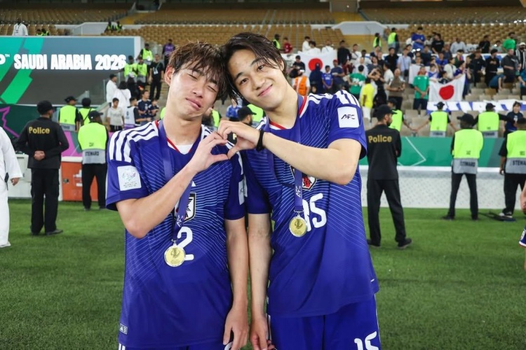 红魔门神！23岁拉门斯为比利时出战扑出必进球，曼联2100万欧引进