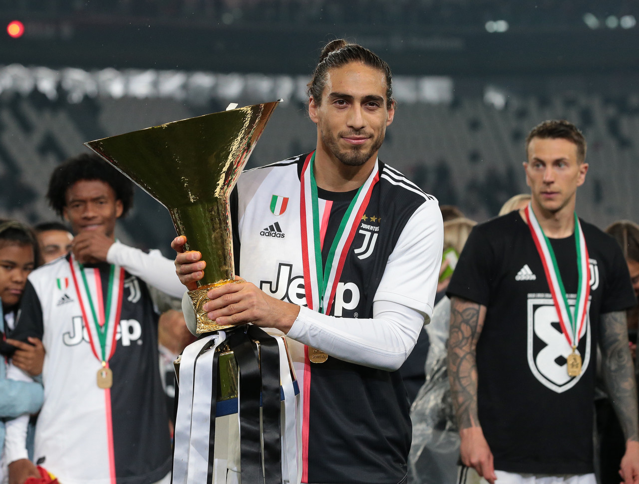 红魔门神！23岁拉门斯为比利时出战扑出必进球，曼联2100万欧引进